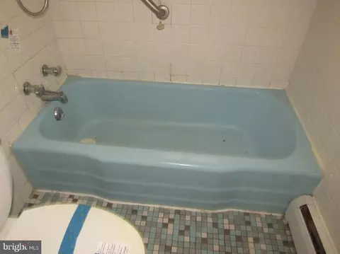 Bath - 1024 Gladway Rd, Middle River, MD 21220 photo 3 of 3