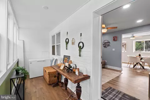 Entry Way - 610 Meadow Rd, Baltimore, MD 21206 photo 1 of 9