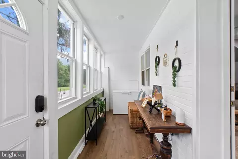 Entry Way - 610 Meadow Rd, Baltimore, MD 21206 photo 2 of 9