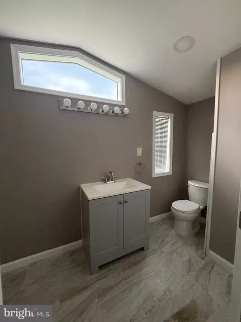 100 Lariat Rd, Middle River, MD 21220 photo 5