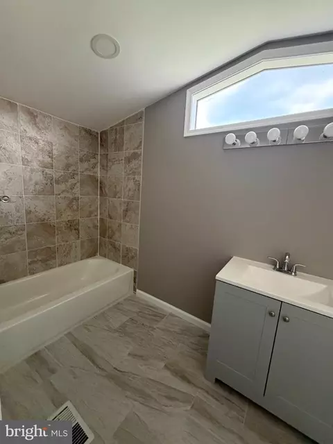 100 Lariat Rd, Middle River, MD 21220 photo 6