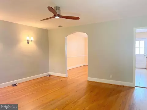 Living - 35 Murdock Rd, Baltimore, MD 21212 photo 2 of 8