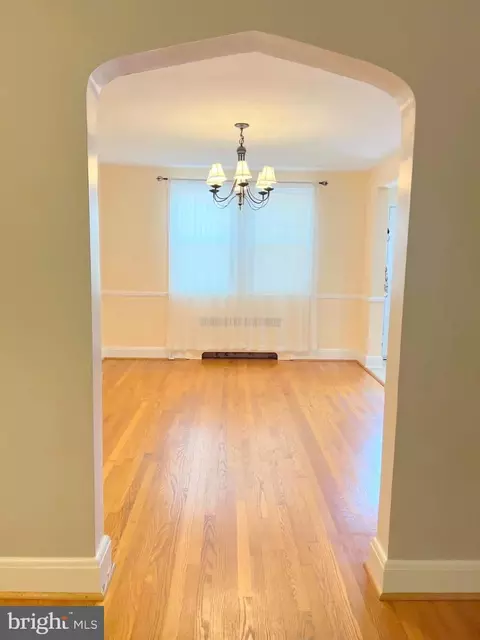 Entry Way - 35 Murdock Rd, Baltimore, MD 21212 photo 2 of 7