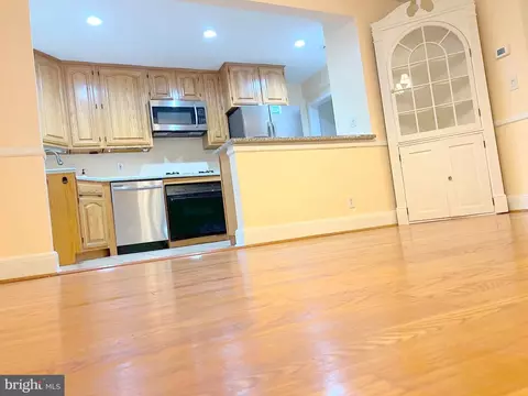 Living - 35 Murdock Rd, Baltimore, MD 21212 photo 6 of 8