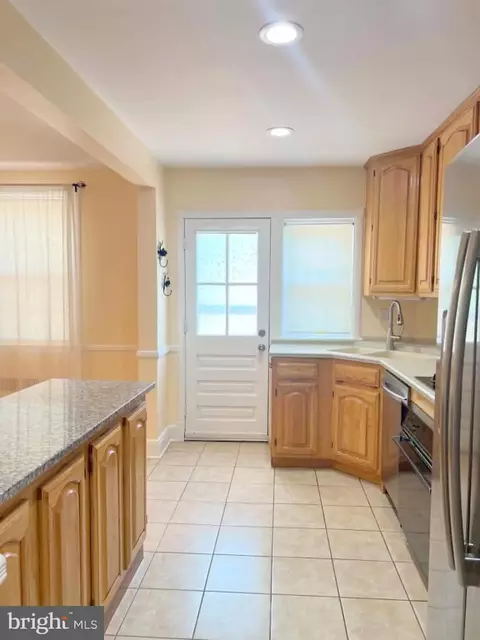 Entry Way - 35 Murdock Rd, Baltimore, MD 21212 photo 1 of 7
