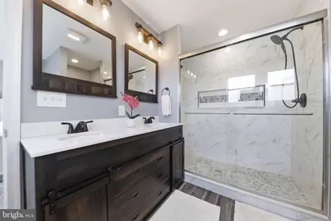 Bath - 1313 Poplar Ave, Arbutus, MD 21227 photo 2 of 2