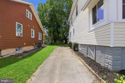 Entry Way - 1313 Poplar Ave, Arbutus, MD 21227 photo 14 of 14