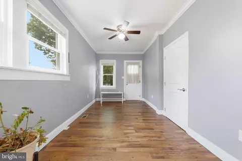 Entry Way - 1313 Poplar Ave, Arbutus, MD 21227 photo 9 of 14