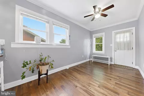 Entry Way - 1313 Poplar Ave, Arbutus, MD 21227 photo 8 of 14