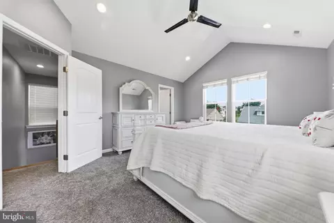 Bedroom - 1313 Poplar Ave, Arbutus, MD 21227 photo 5 of 11