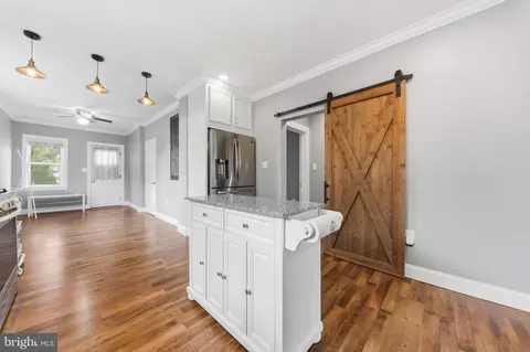 Entry Way - 1313 Poplar Ave, Arbutus, MD 21227 photo 6 of 14