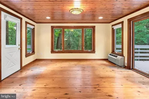 Living - 13536 Fork Rd, Baldwin, MD 21013 photo 2 of 5