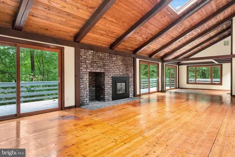 Living - 13536 Fork Rd, Baldwin, MD 21013 photo 3 of 5