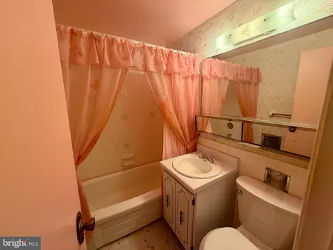 Bath - 959 Regina Dr, Halethorpe, MD 21227 photo 1 of 1
