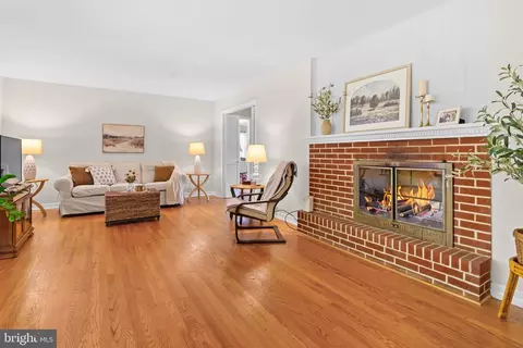 Living - 13613 Alliston Dr, Baldwin, MD 21013 photo 2 of 10