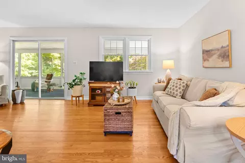 Living - 13613 Alliston Dr, Baldwin, MD 21013 photo 4 of 10