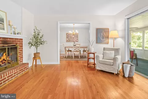 Living - 13613 Alliston Dr, Baldwin, MD 21013 photo 6 of 10