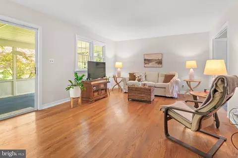 Living - 13613 Alliston Dr, Baldwin, MD 21013 photo 8 of 10