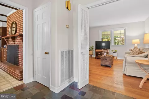 Entry Way - 13613 Alliston Dr, Baldwin, MD 21013 photo 4 of 5