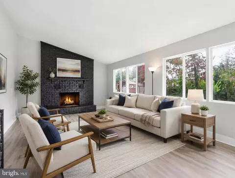 Living - 1225 Poplar Ave, Halethorpe, MD 21227 photo 5 of 8