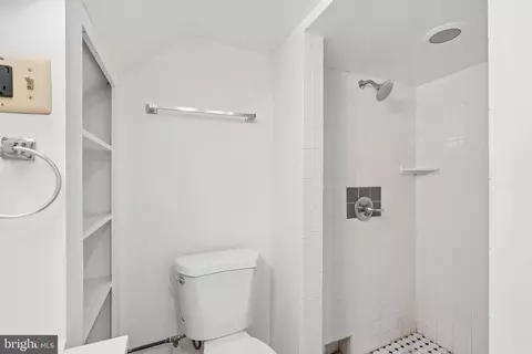 Bath - 540 46th St, Baltimore, MD 21224 photo 2 of 3
