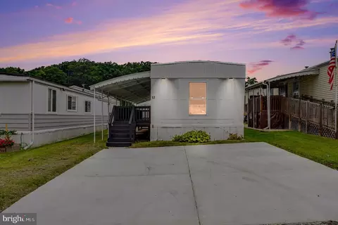 17 Judywood Ln, Essex, MD 21221