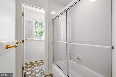 Bath - 1506 Phoenix Rd W, Phoenix, MD 21131 photo 9 of 11