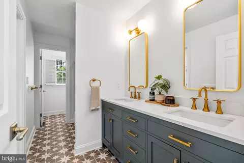 Bath - 1506 Phoenix Rd W, Phoenix, MD 21131 photo 8 of 11