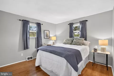 Bedroom - 5126 Mcfaul Rd, Baltimore, MD 21206 photo 5 of 8