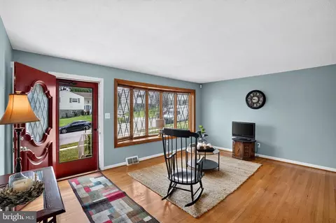 Entry Way - 5126 Mcfaul Rd, Baltimore, MD 21206 photo 2 of 6