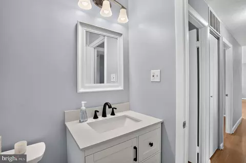 Entry Way - 5126 Mcfaul Rd, Baltimore, MD 21206 photo 5 of 6