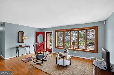 Entry Way - 5126 Mcfaul Rd, Baltimore, MD 21206 photo 1 of 6