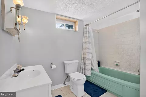 Bath - 5126 Mcfaul Rd, Baltimore, MD 21206 photo 5 of 6