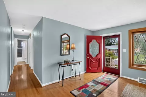 Entry Way - 5126 Mcfaul Rd, Baltimore, MD 21206 photo 4 of 6