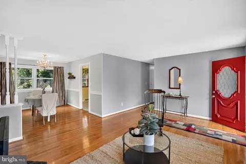 Entry Way - 5126 Mcfaul Rd, Baltimore, MD 21206 photo 3 of 6