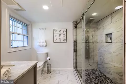 Bath - 2414 Estelle Ave, Sparrows Point, MD 21219 photo 1 of 5
