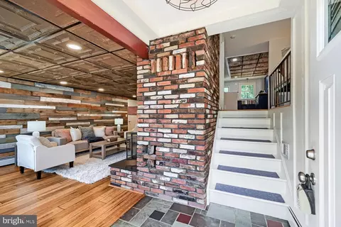 Entry Way - 2414 Estelle Ave, Sparrows Point, MD 21219 photo 1 of 2