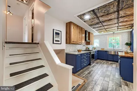 Entry Way - 2414 Estelle Ave, Sparrows Point, MD 21219 photo 2 of 2