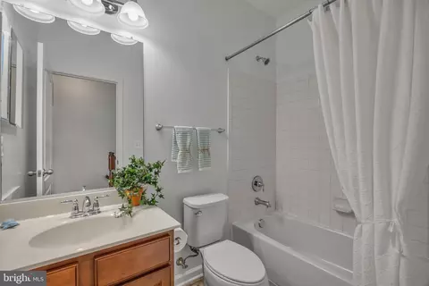 Bath - 7694 Town View Dr, Baltimore, MD 21222 photo 2 of 2