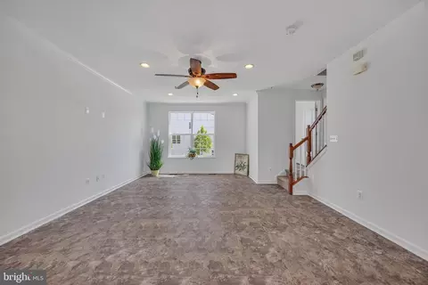 Living - 7694 Town View Dr, Baltimore, MD 21222 photo 1 of 5