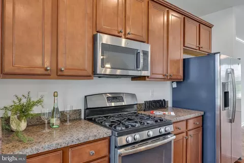 Kitchen - 7694 Town View Dr, Baltimore, MD 21222 photo 4 of 4