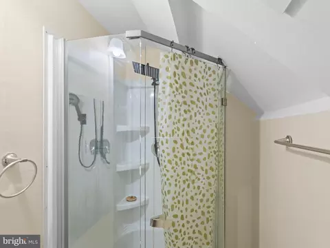Bath - 8211 Northview Rd, Dundalk, MD 21222 photo 3 of 4