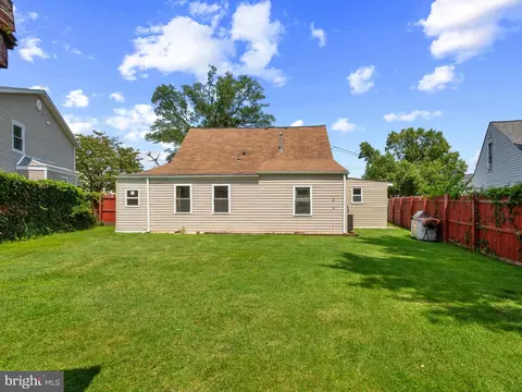 Exterior - 8211 Northview Rd, Dundalk, MD 21222 photo 5 of 7
