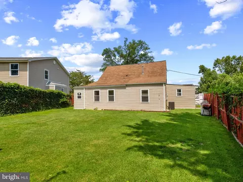 Exterior - 8211 Northview Rd, Dundalk, MD 21222 photo 4 of 7