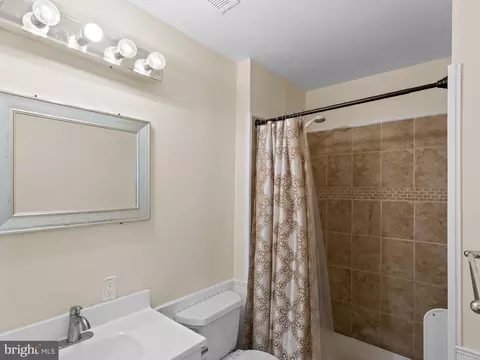 Bath - 8211 Northview Rd, Dundalk, MD 21222 photo 2 of 4