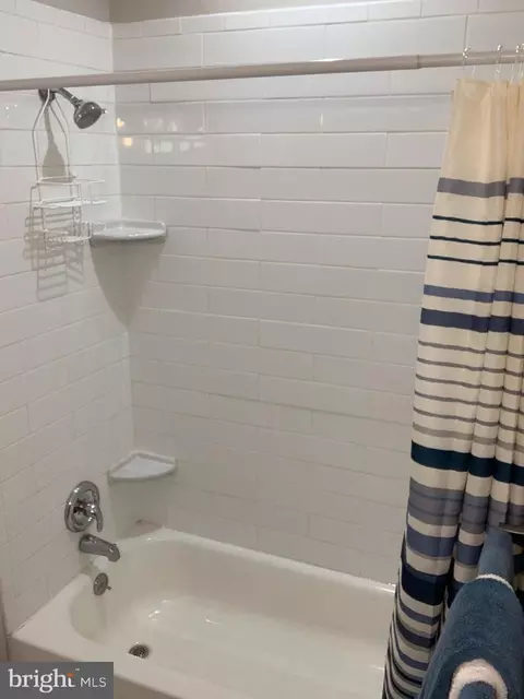 Bath - 299 Lavern Ave, Halethorpe, MD 21227 photo 2 of 3