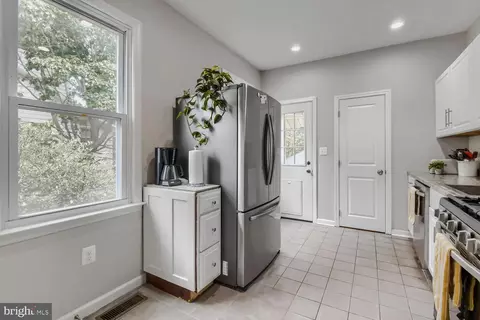 Entry Way - 299 Lavern Ave, Halethorpe, MD 21227 photo 2 of 5