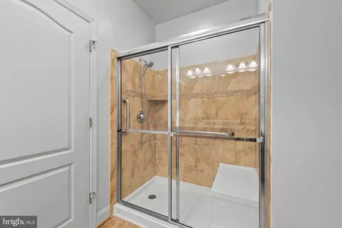 Bath - 7701 Travertine Dr #401, Baltimore, MD 21209 photo 2 of 6