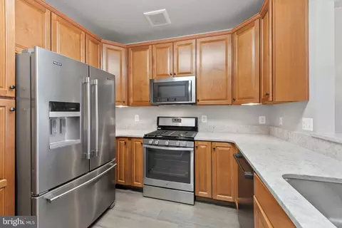 Kitchen - 7701 Travertine Dr #401, Baltimore, MD 21209 photo 2 of 8