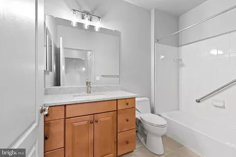 Bath - 7701 Travertine Dr #401, Baltimore, MD 21209 photo 6 of 6
